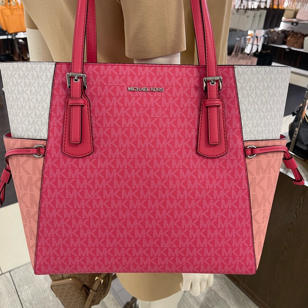 MICHAEL KORS Voyager Large Color-Block Signature Logo Top Zip EW Tote Bag
NWT - Picture 5 of 16